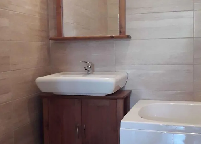 In 18329 * バラトンフェニヴェシュ