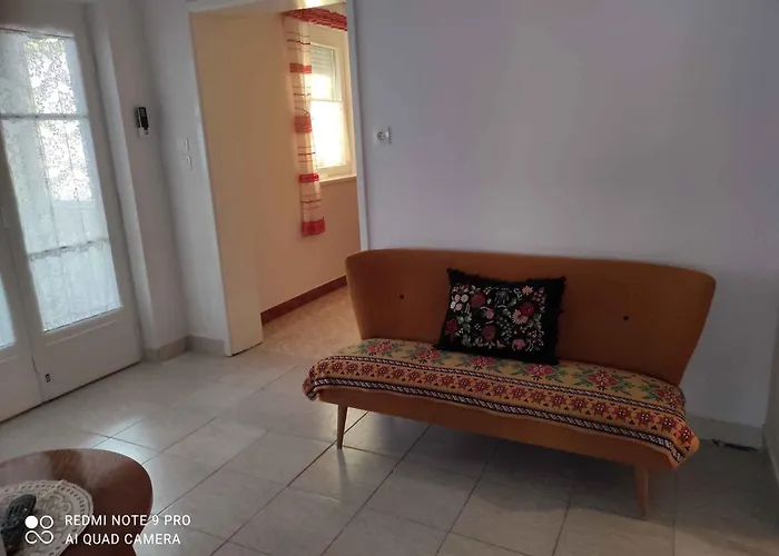 In 18329 * バラトンフェニヴェシュ