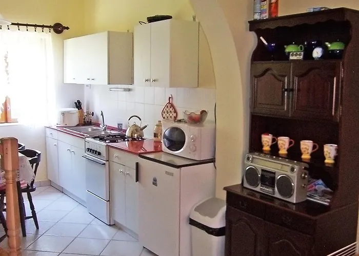 In 18329 * バラトンフェニヴェシュ